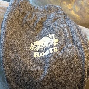 Roots women’s salt & pepper Sweatpant skirt with White Logo